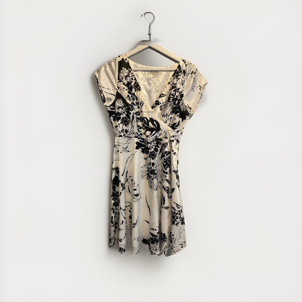 Romy white and black floral‎ dress size small